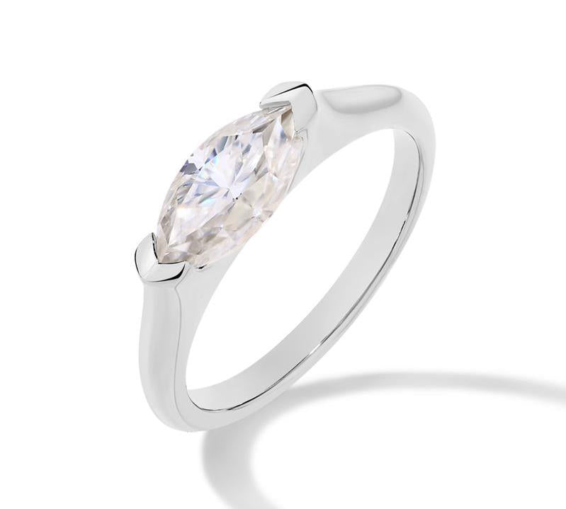Élégante bague diamant taille marquise en argent sterling