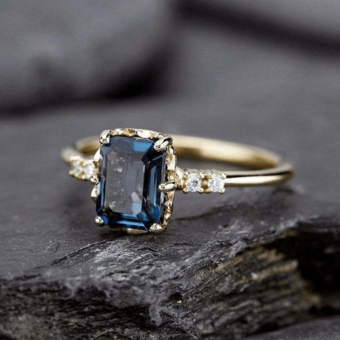 Bague Vintage en Or au Cristal Bleu