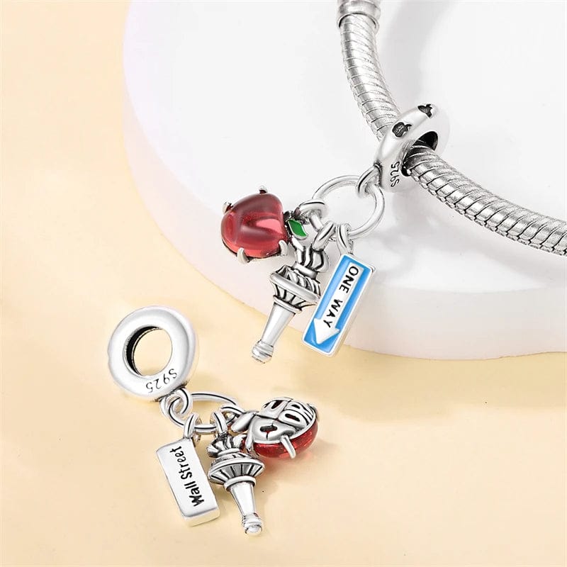 Charm Triple Pendant New York Pomme, Flambeau et Panneau de Rue