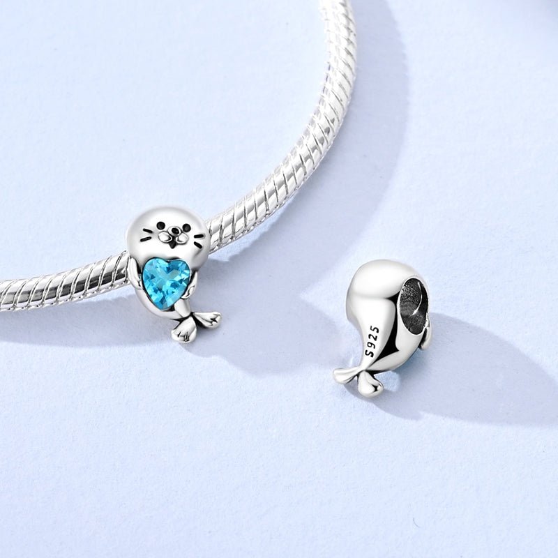 Charm Adorable Phoque avec Cœur Bleu