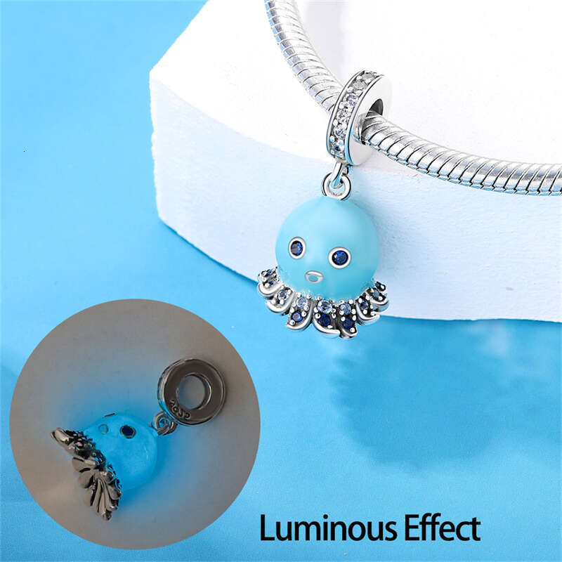 Charm Pendant Pieuvre Bleue Phosphorescente