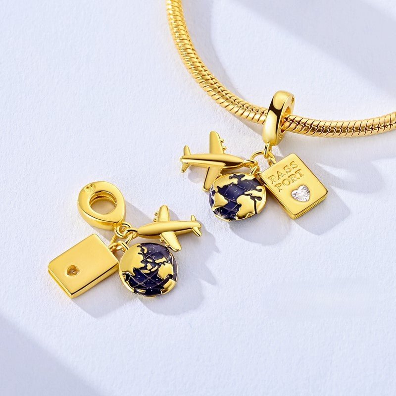 Charm Triple Pendant Doré Passeport, Globe et Avion