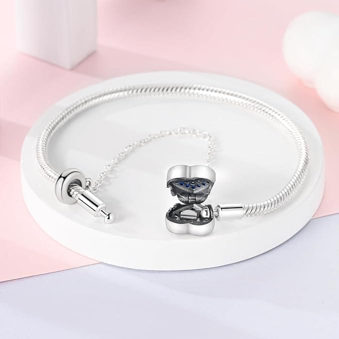 Bracelet à Charms Cœur avec Cristaux Dégradé Bleu et Chaîne de Sécurité