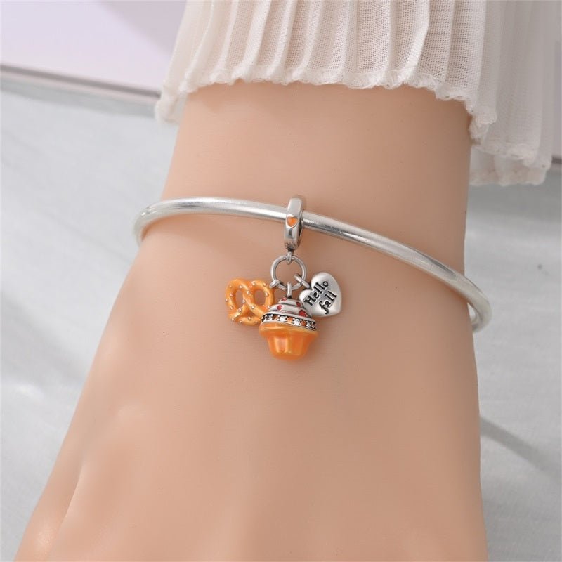 Charm Pendant Hello Fall Cupcake et Bretzel