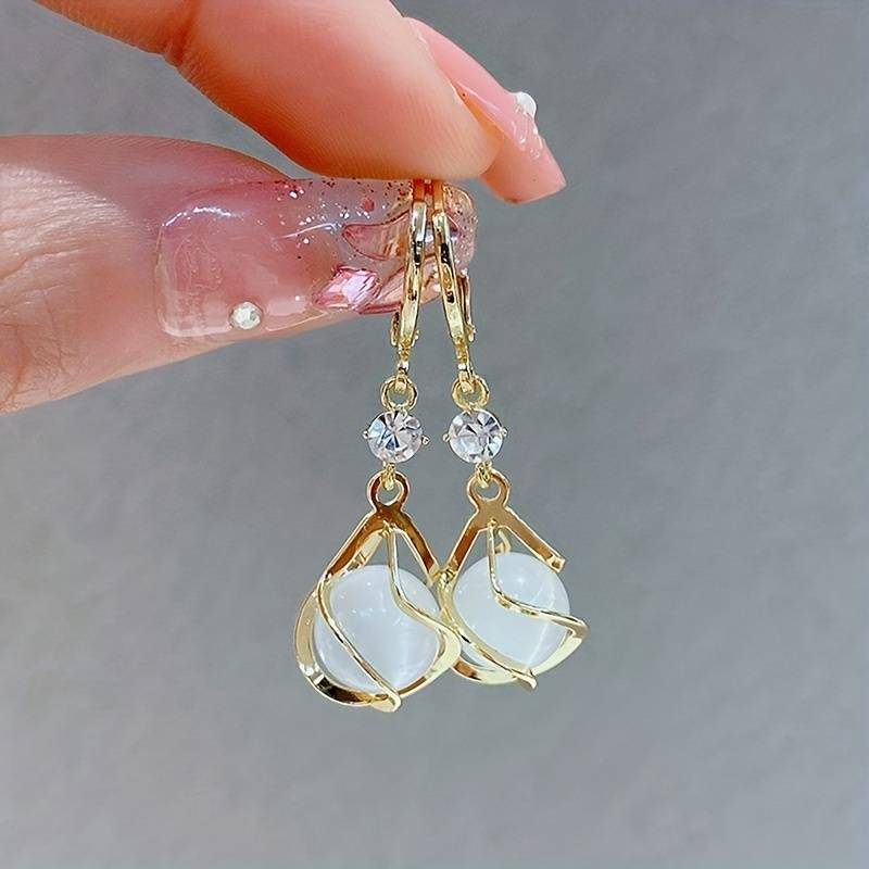 Boucles d'Oreilles Pendantes Vintage en Or à l'Opale Blanche