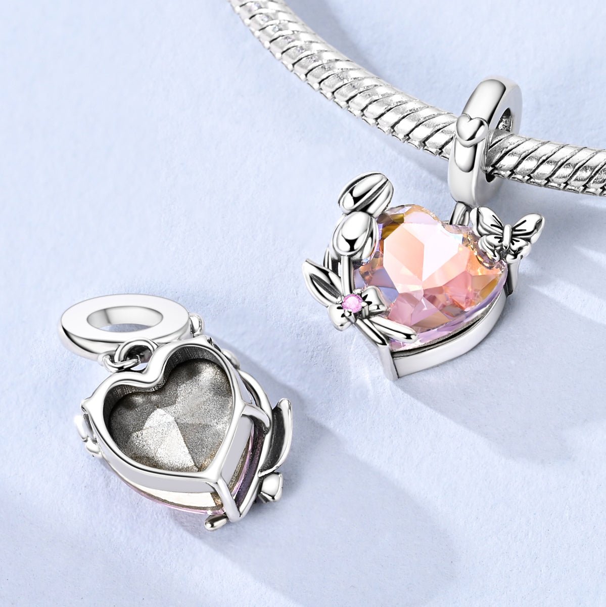 Charm Pendant Cœur Arc-en-Ciel avec Papillon et Fleurs