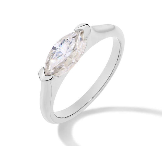 Élégante bague diamant taille marquise en argent sterling