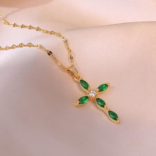 Collier Croix Émeraude Marquise en or