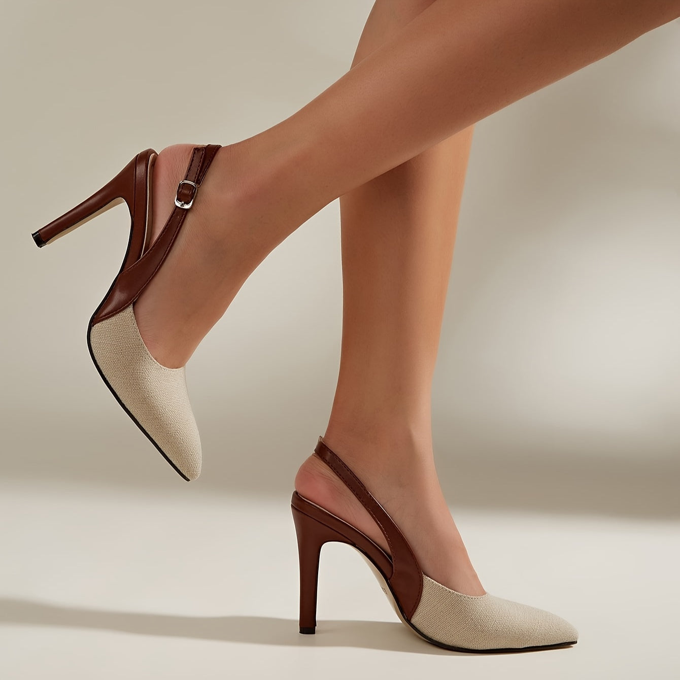 Amelia™ | Pumps med åben tå og kontrastdetaljer