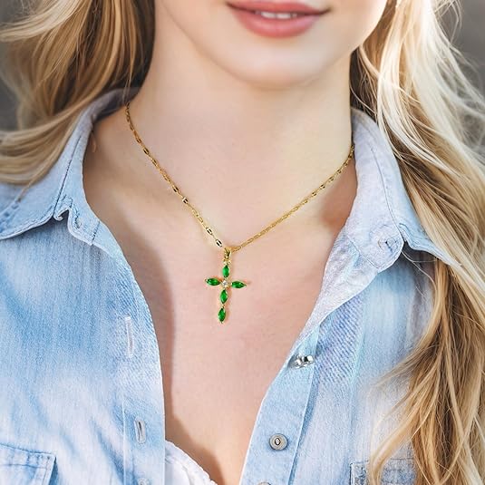 Collier Croix Émeraude Marquise en or
