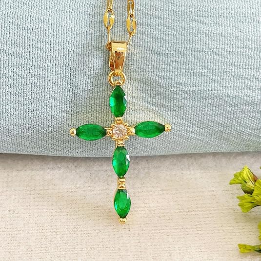 Collier Croix Émeraude Marquise en or