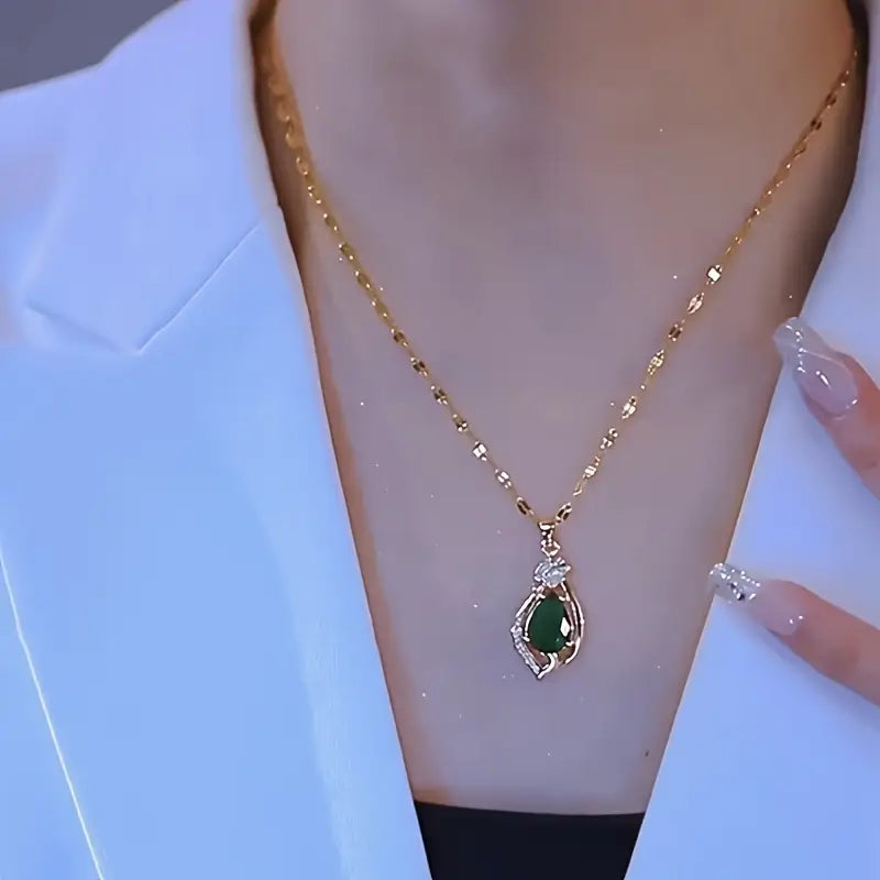 Collier pendentif goutte émeraude en or