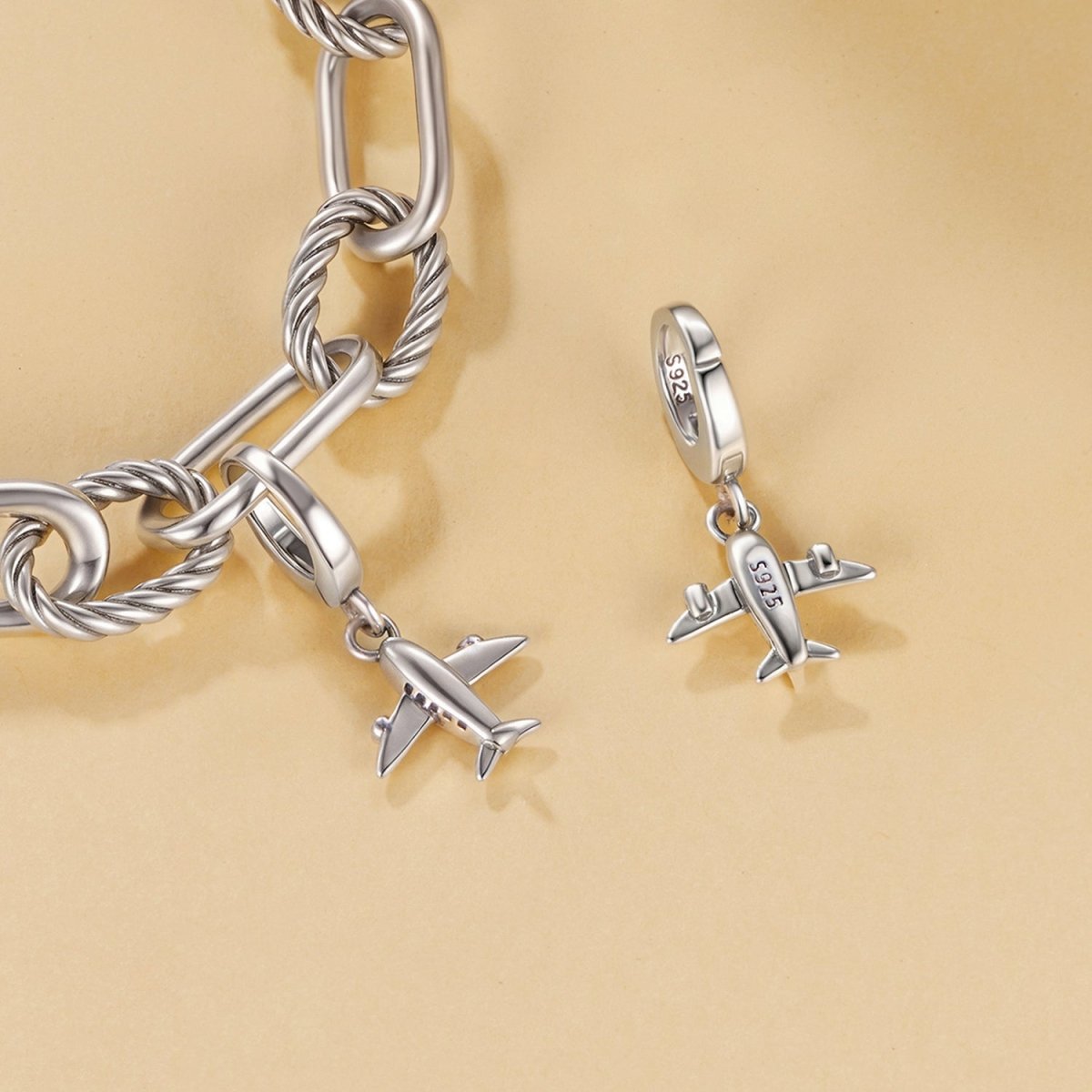 Charm Pendant Avion