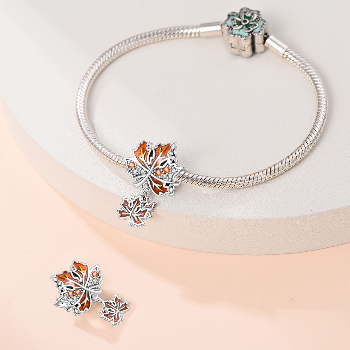 Charm Feuille d'Érable d'Automne et Pierre d'Ambre