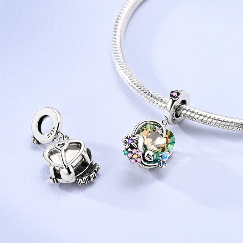 Charm Pendant Cœur Fleuri avec Papillon, Fleurs et Chat