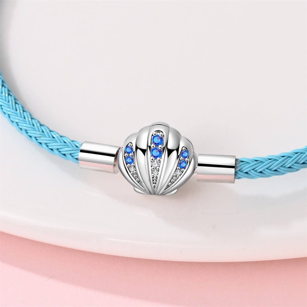 Bracelet en Cuir Tressé Bleu avec Fermoir Coquillage