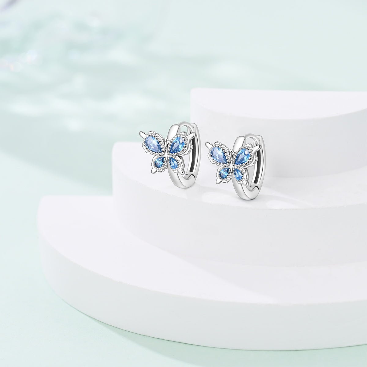 Créoles Papillon Bleu aux Ailes de Cristal