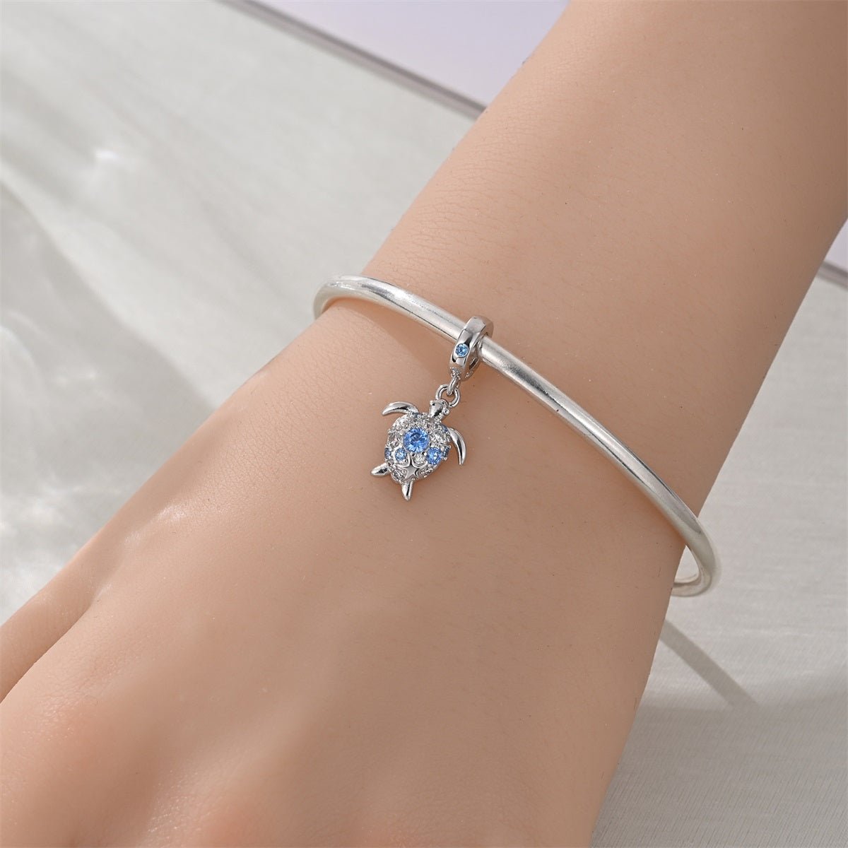 Charm Pendant Tortue Marine en Cristal Bleu
