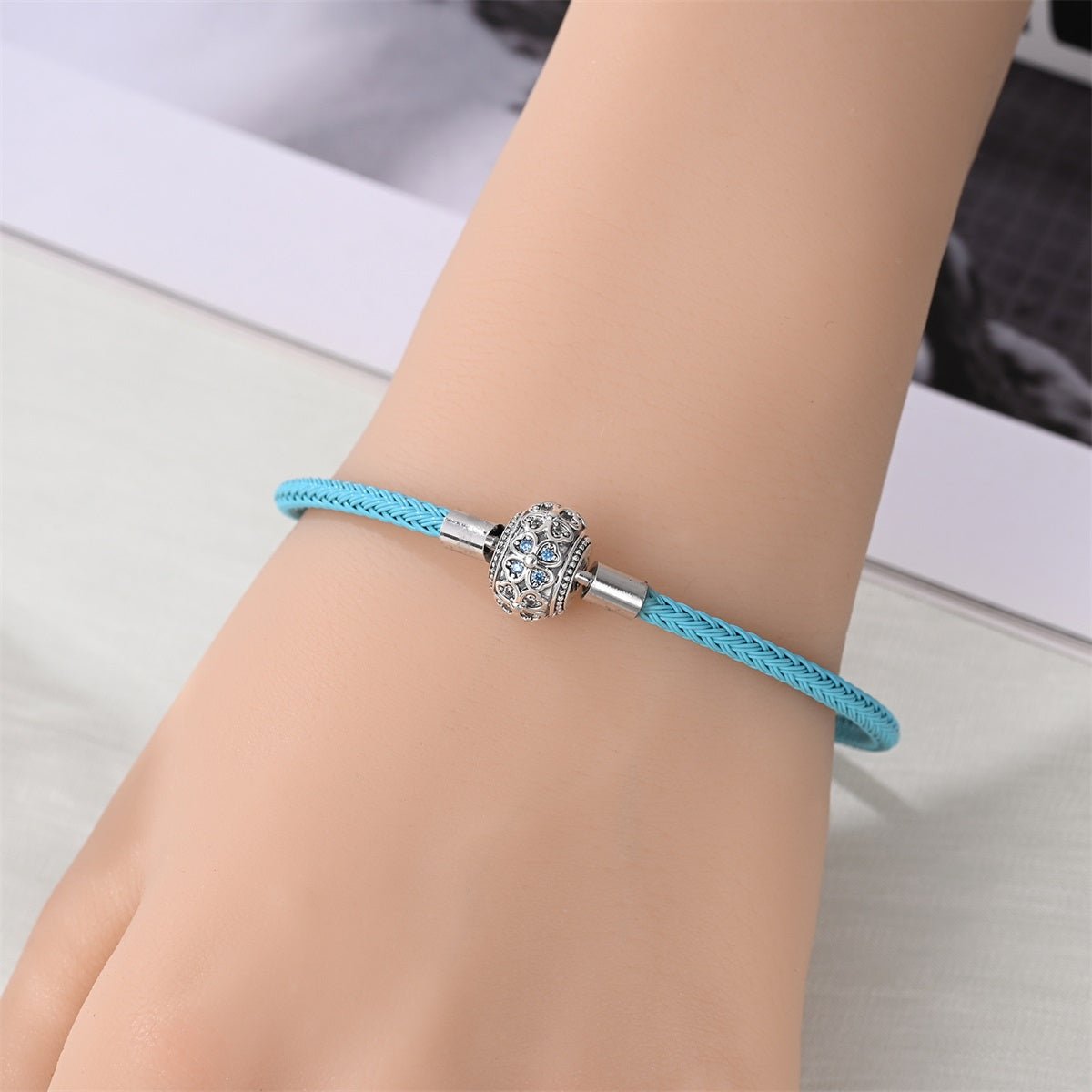Bracelet en Cuir Bleu avec Fermoir Trèfle