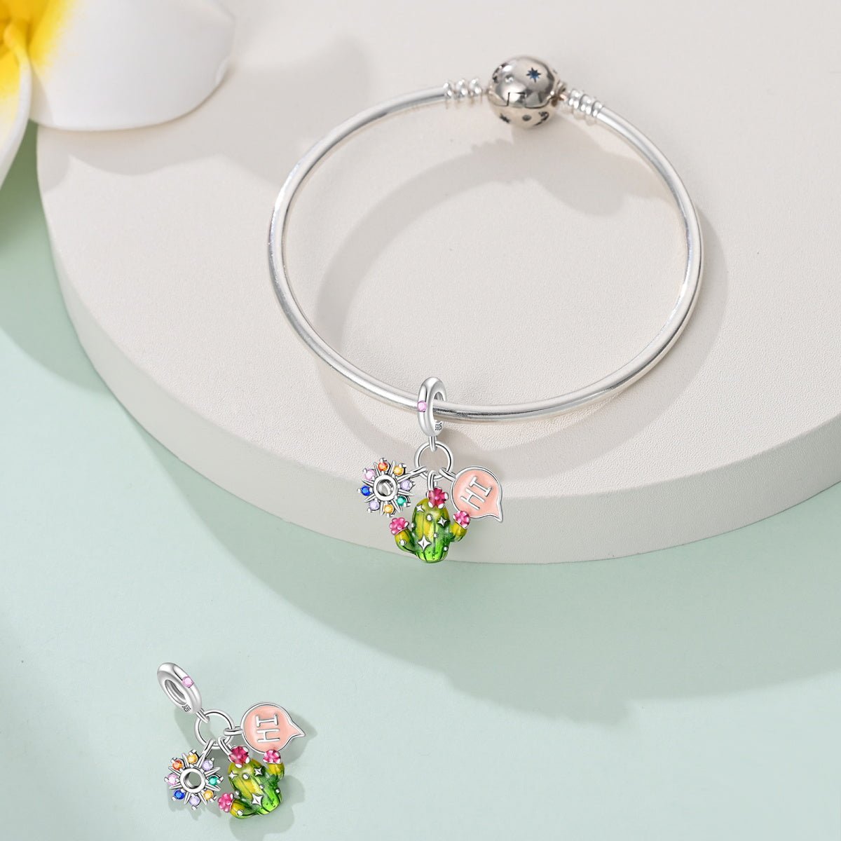 Charm Pendant Cactus aux Fleurs Arc-en-Ciel et Bulle « Hi »