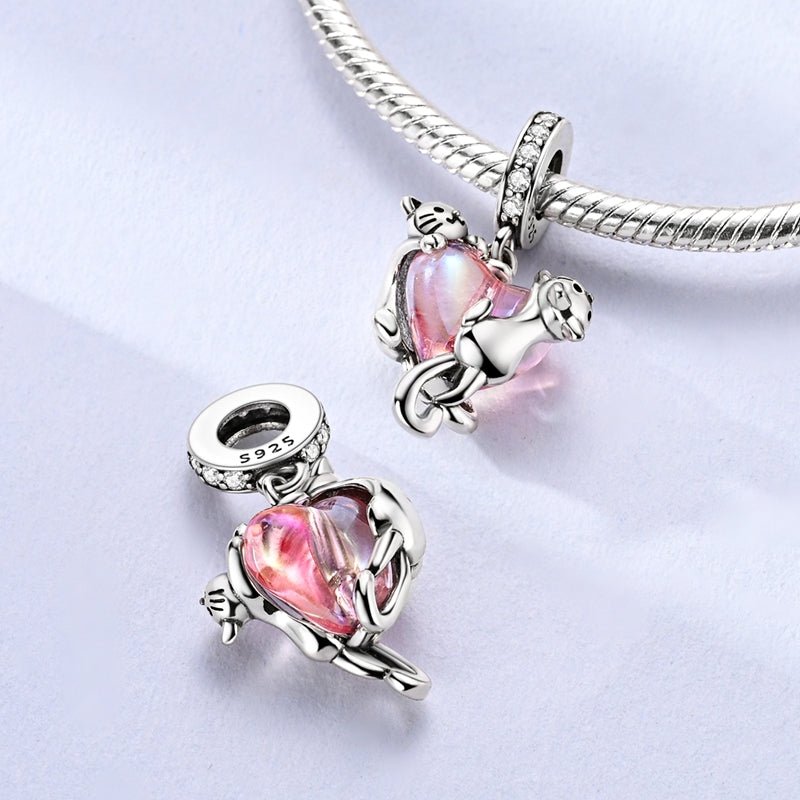 Charm Pendant Chats Grimpant sur un Cœur en Cristal