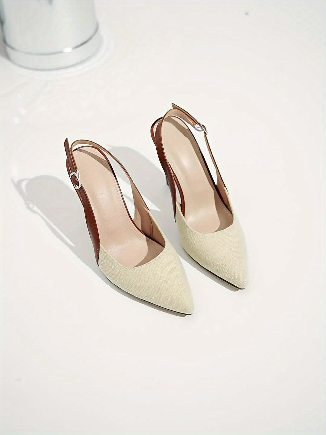 Amelia™ | Pumps med åben tå og kontrastdetaljer