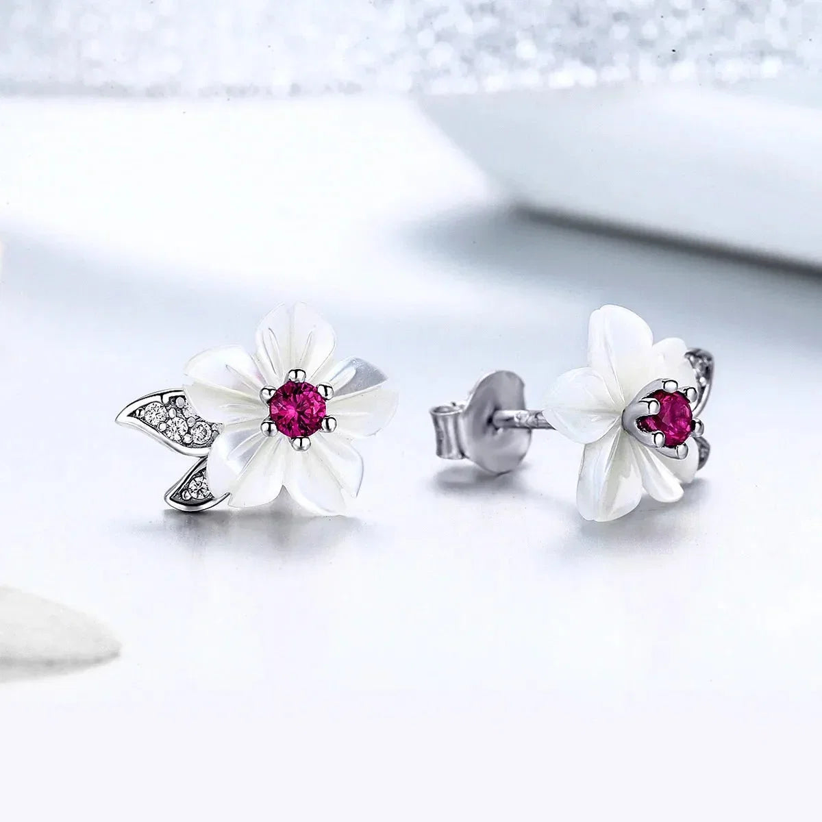 Puces d'Oreilles Fleur de Cerisier Radiance