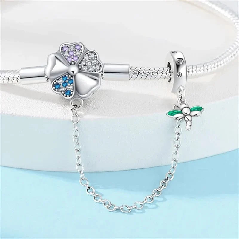 Bracelet à Charms Trèfle et Libellule avec Chaîne de Sécurité
