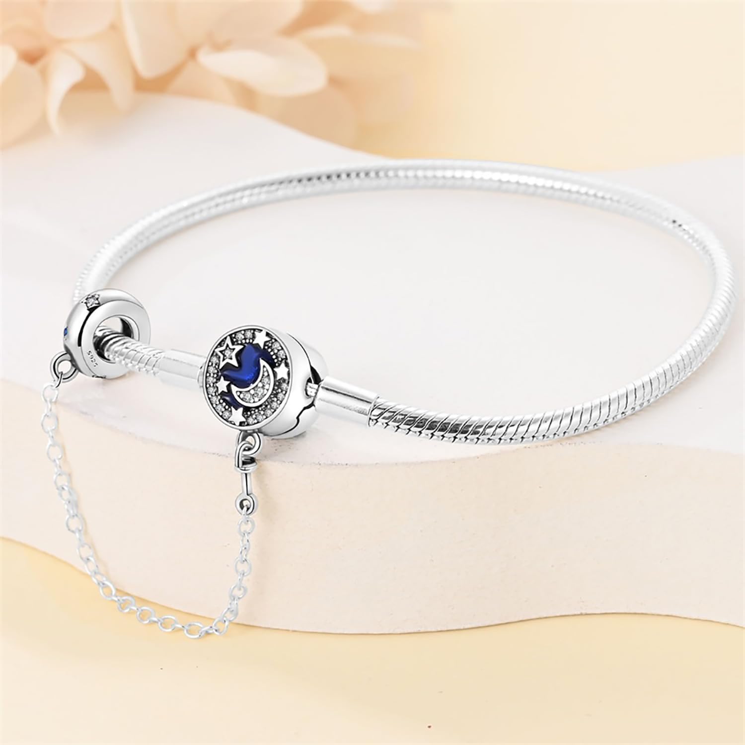 Bracelet Croissant de Lune et Étoile, Émail Bleu et Accents de Cristal