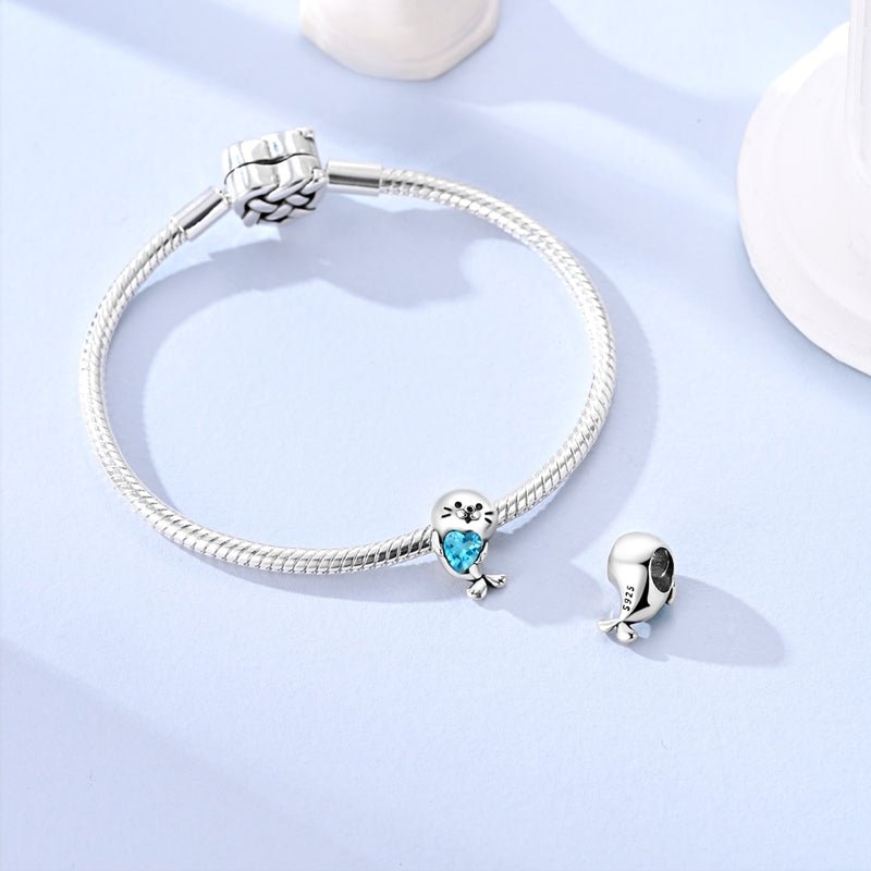 Charm Adorable Phoque avec Cœur Bleu