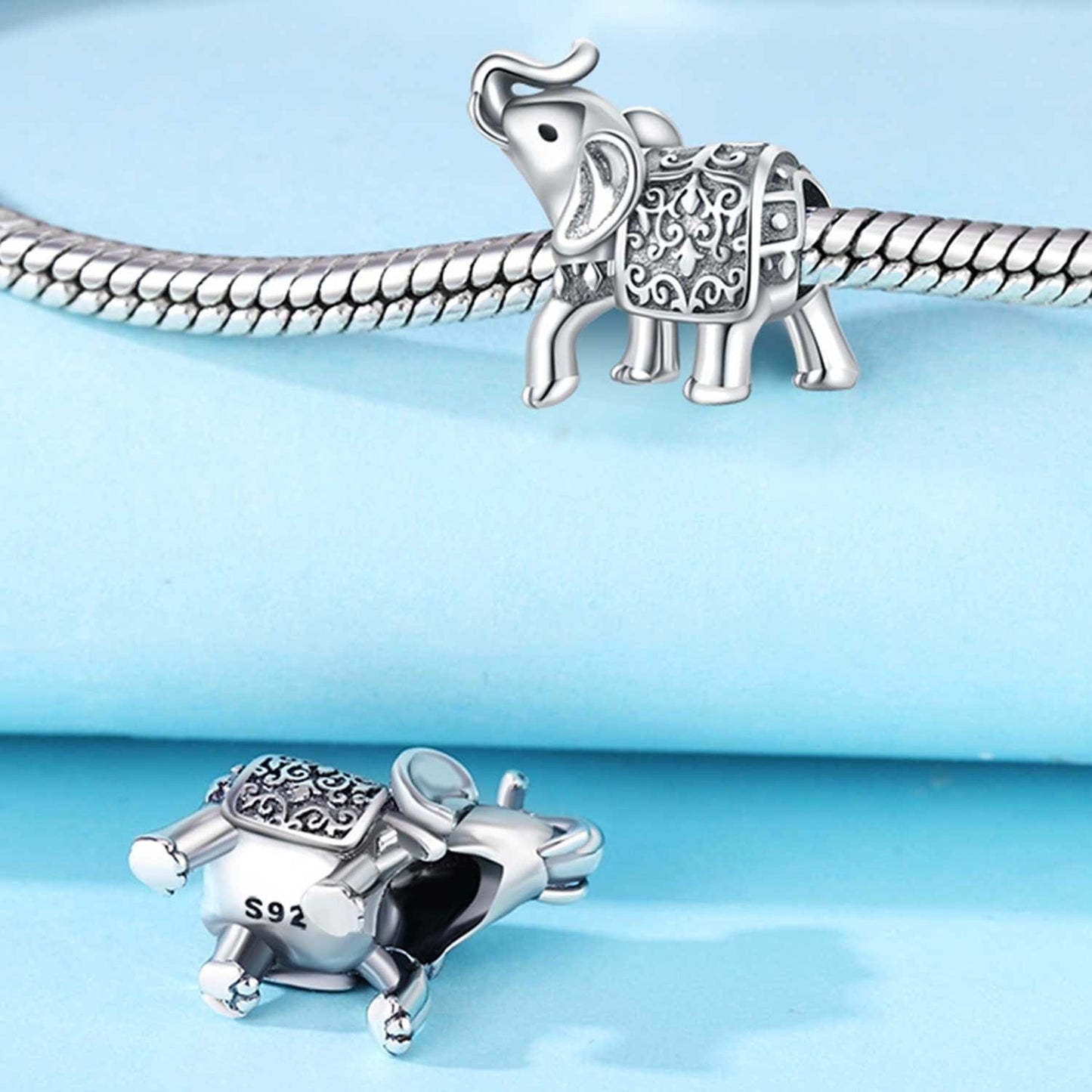 Charm Éléphant Élégant