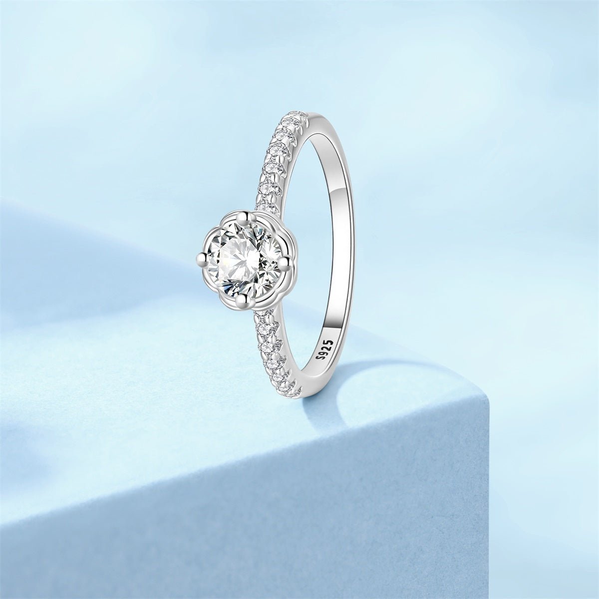 Bague Anneau Pavé Taille Ronde Serti Floral