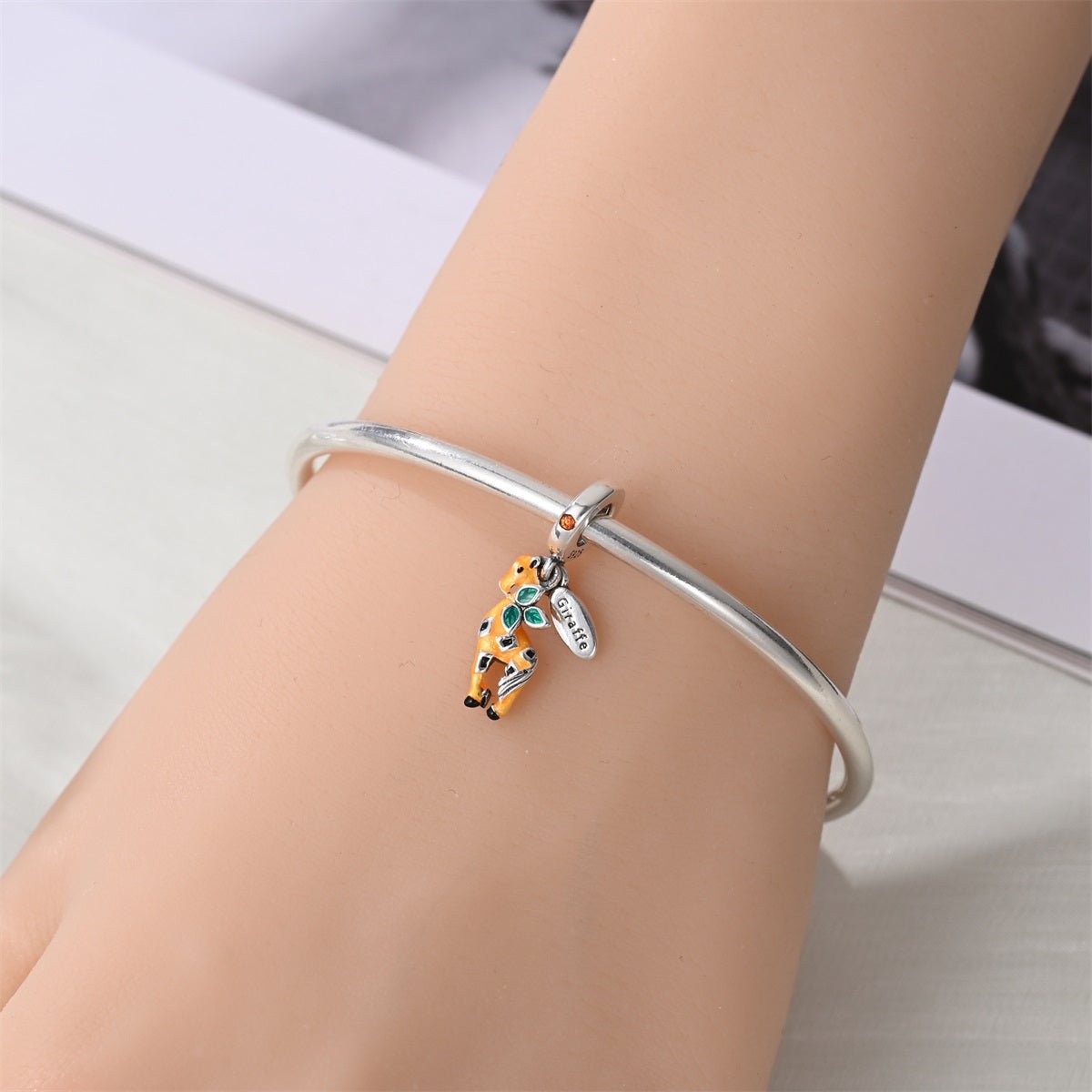 Charm Pendant Girafe et Feuillage