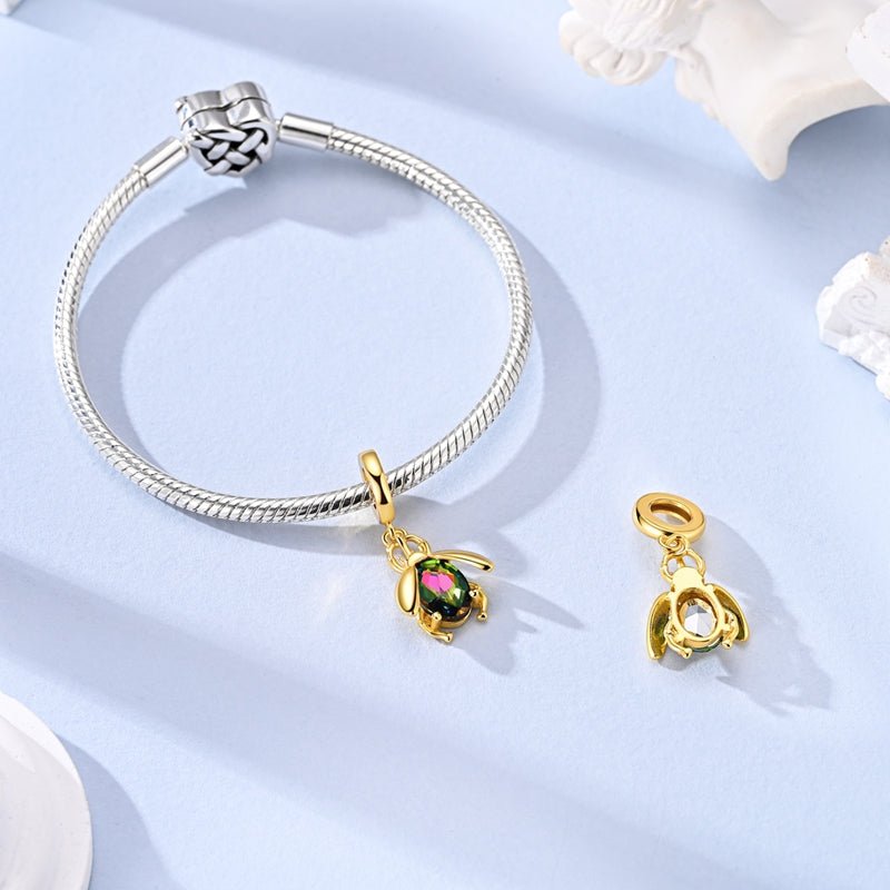 Charm Pendant Scarabée Doré avec Cristal Multicolore