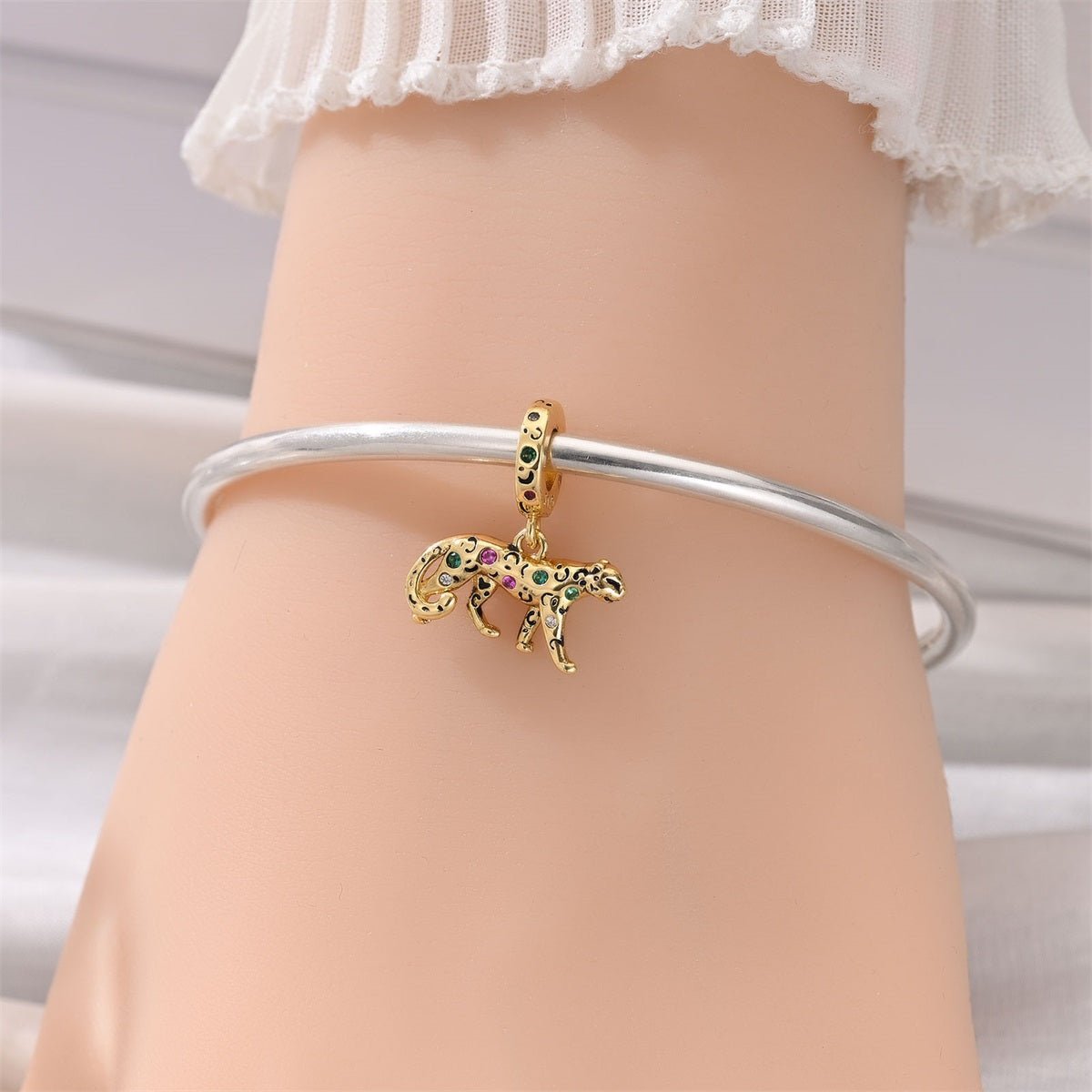 Charm Pendant Léopard Doré aux Pierres Colorées