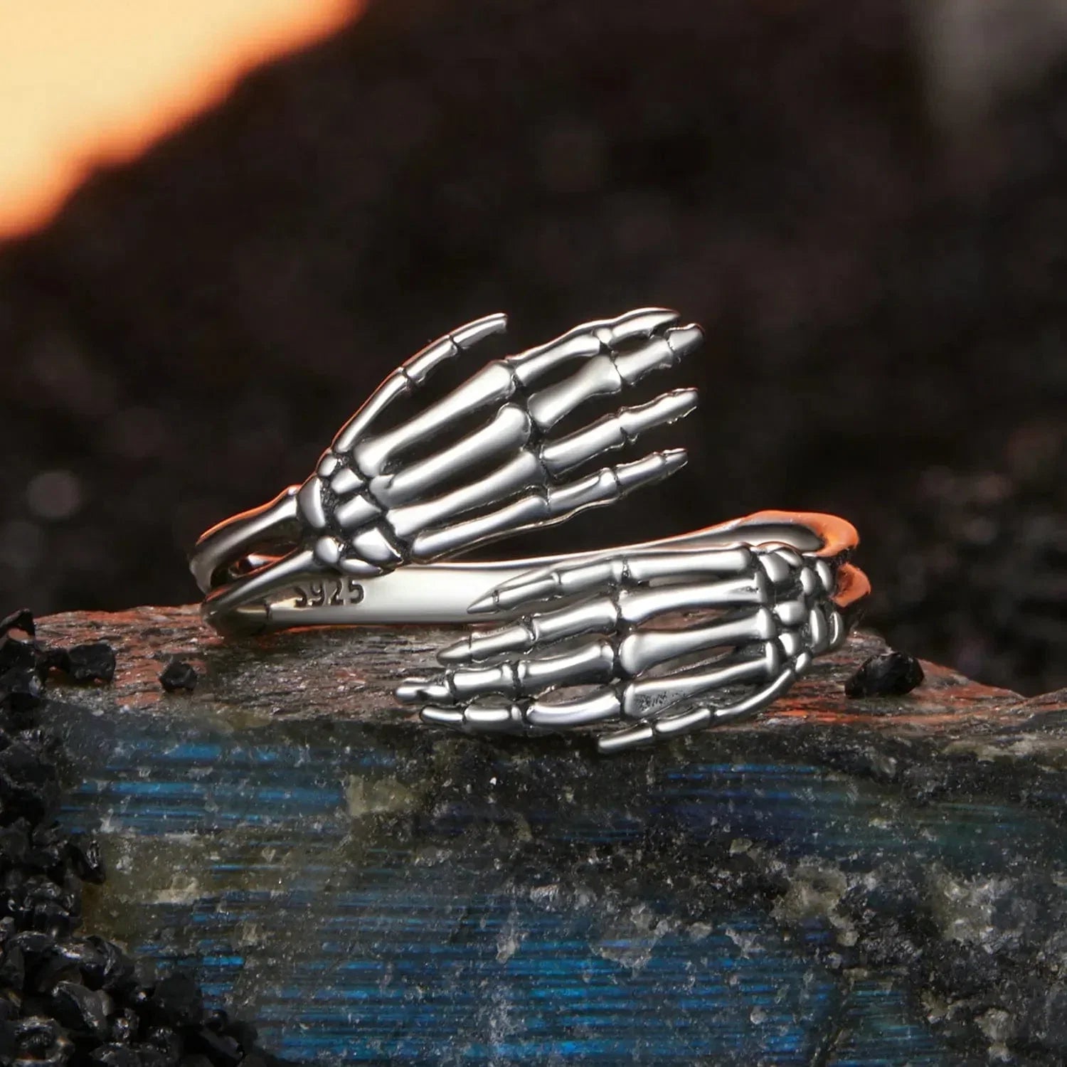 Bague Réglable Halloween Mains de Squelette Enlacées