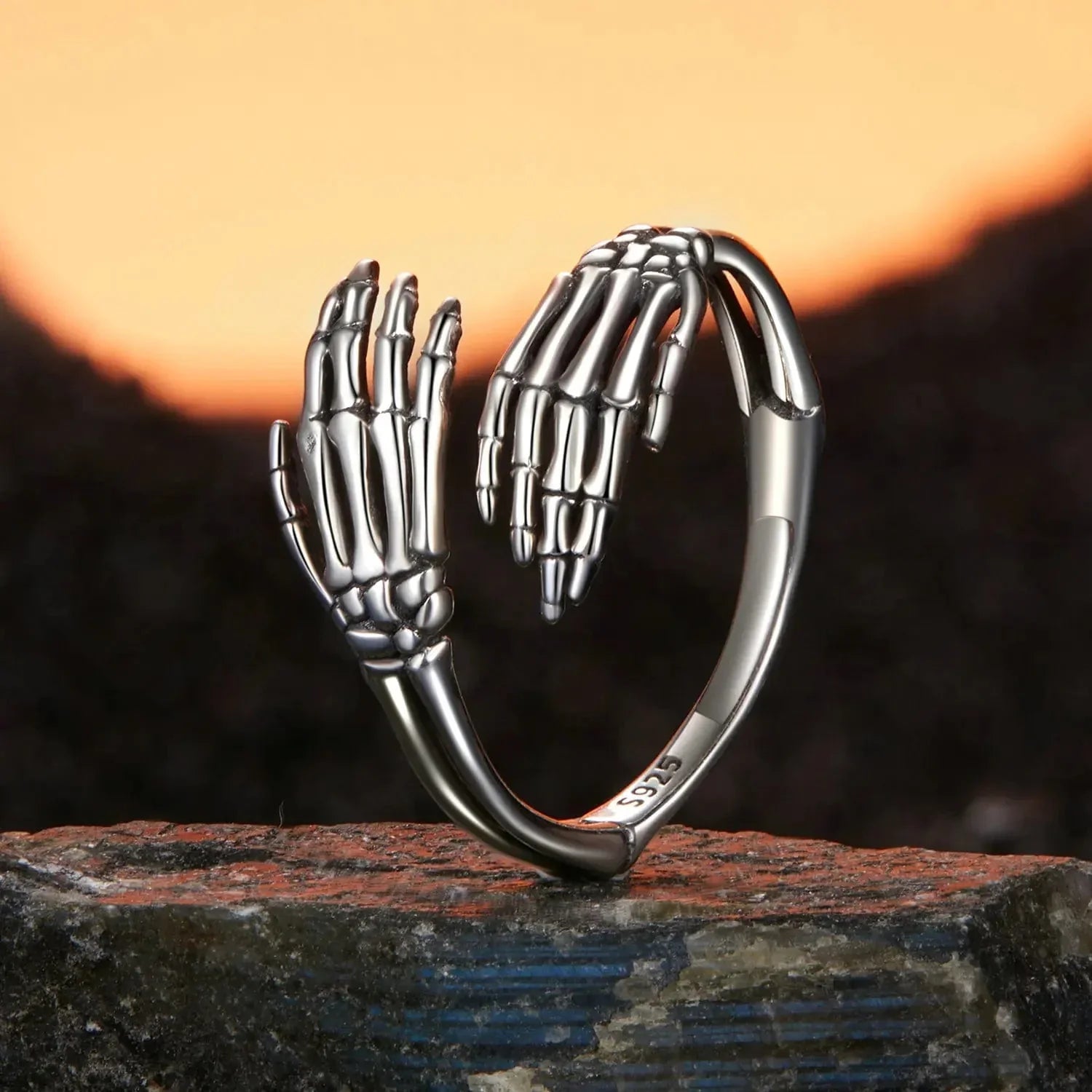 Bague Réglable Halloween Mains de Squelette Enlacées