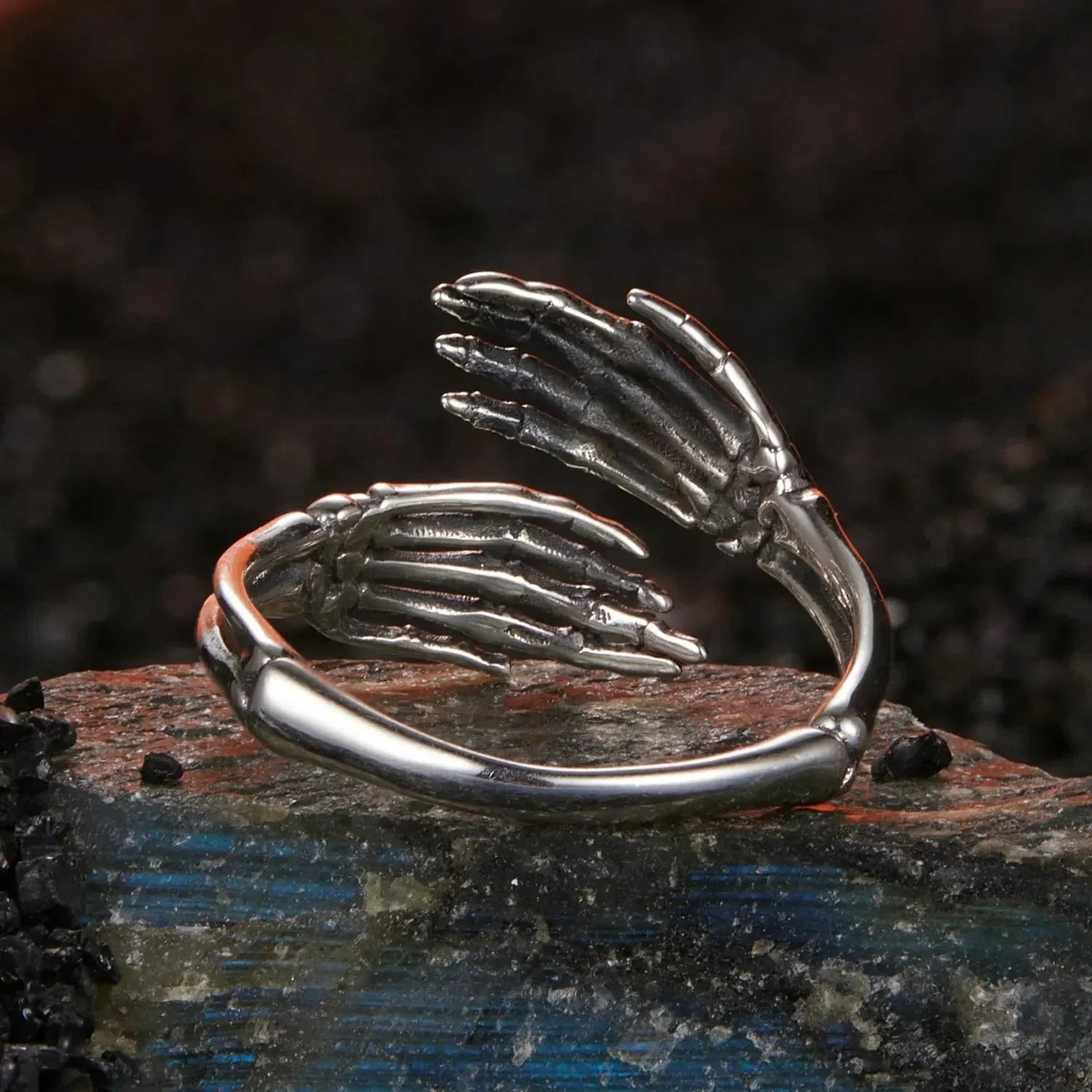 Bague Réglable Halloween Mains de Squelette Enlacées