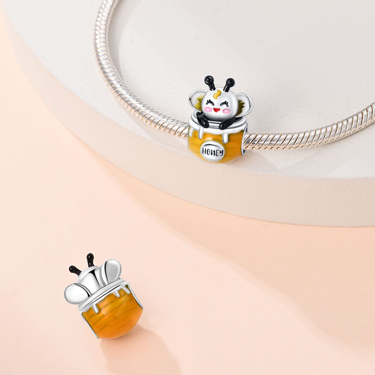 Charm Abeille sur Pot de Miel