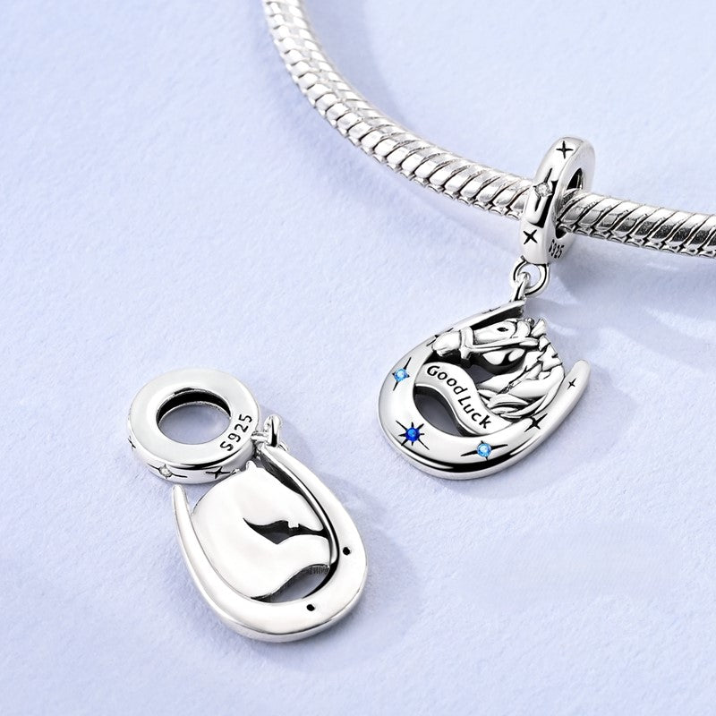 Charm Pendant Cheval et Fer à Cheval Porte-Bonheur