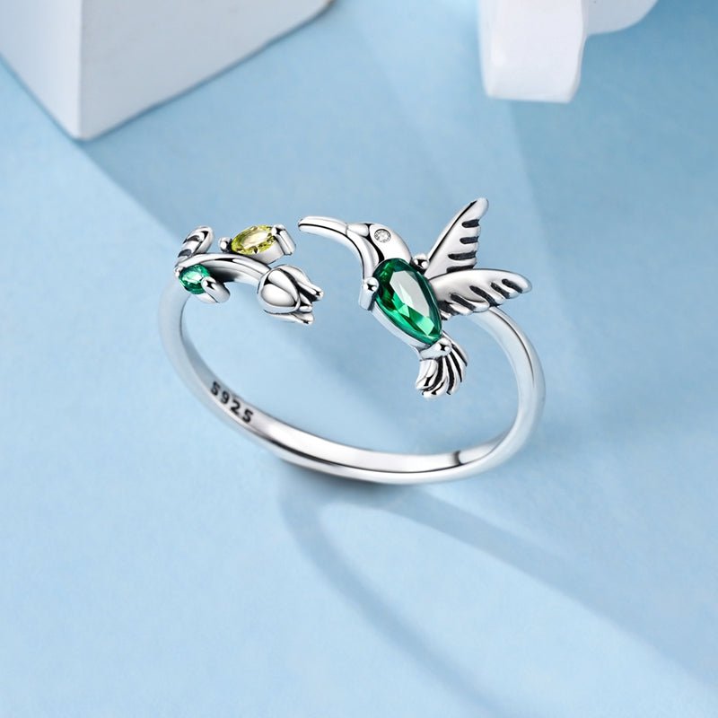 Bague Réglable Colibri au Cristal Vert et Motif Floral
