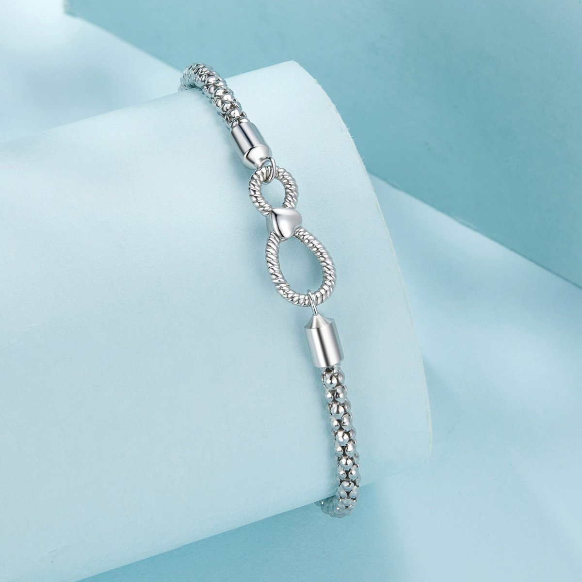 Bracelet à Charms Tressé avec Fermoir Infini