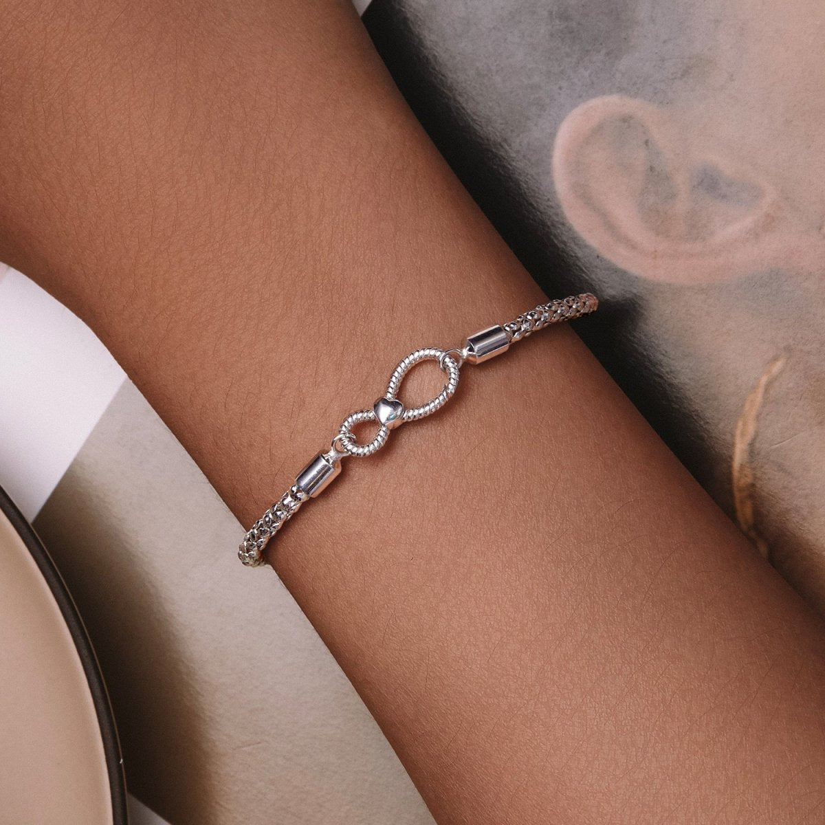 Bracelet à Charms Tressé avec Fermoir Infini