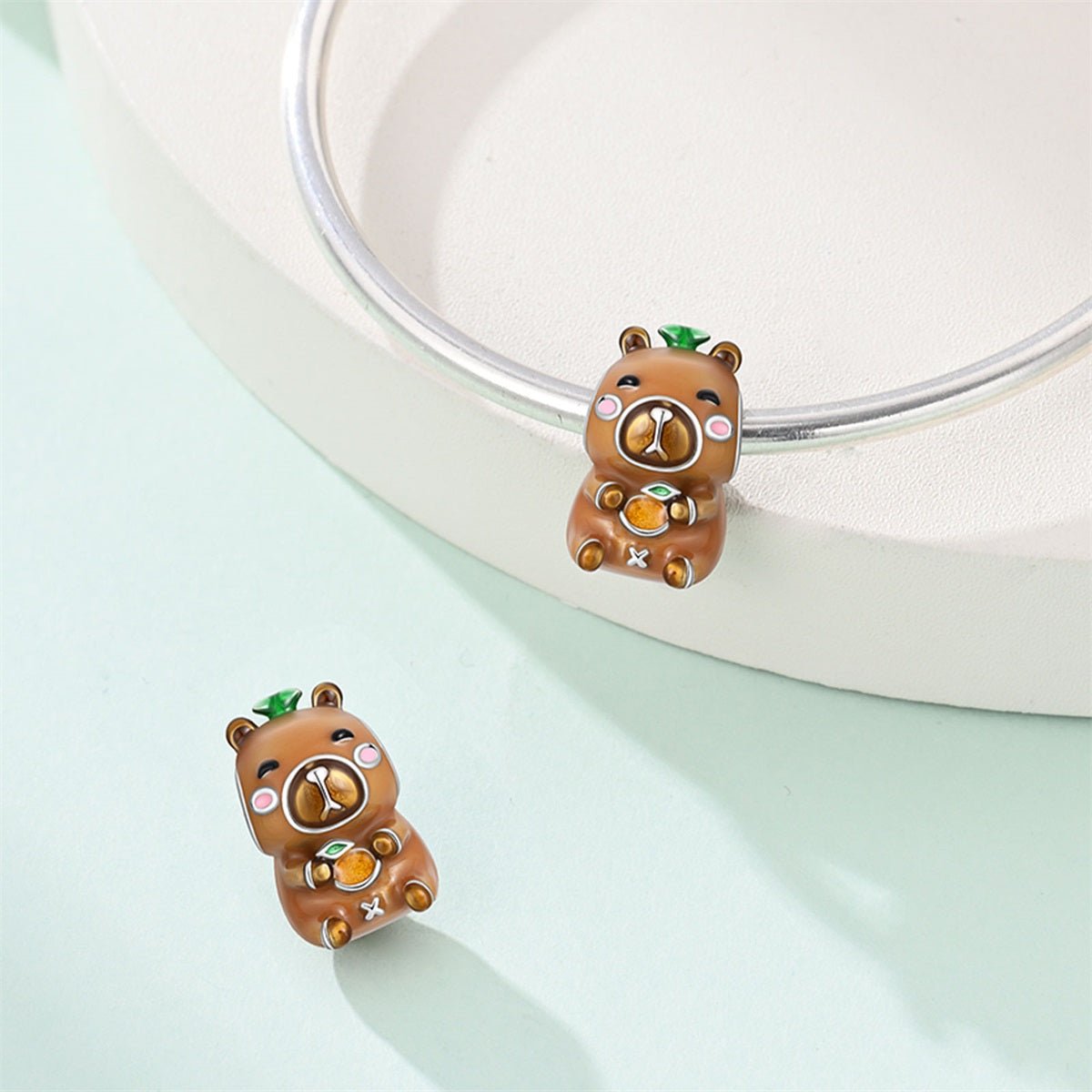 Charm Capybara Porte-Bonheur à la Mandarine