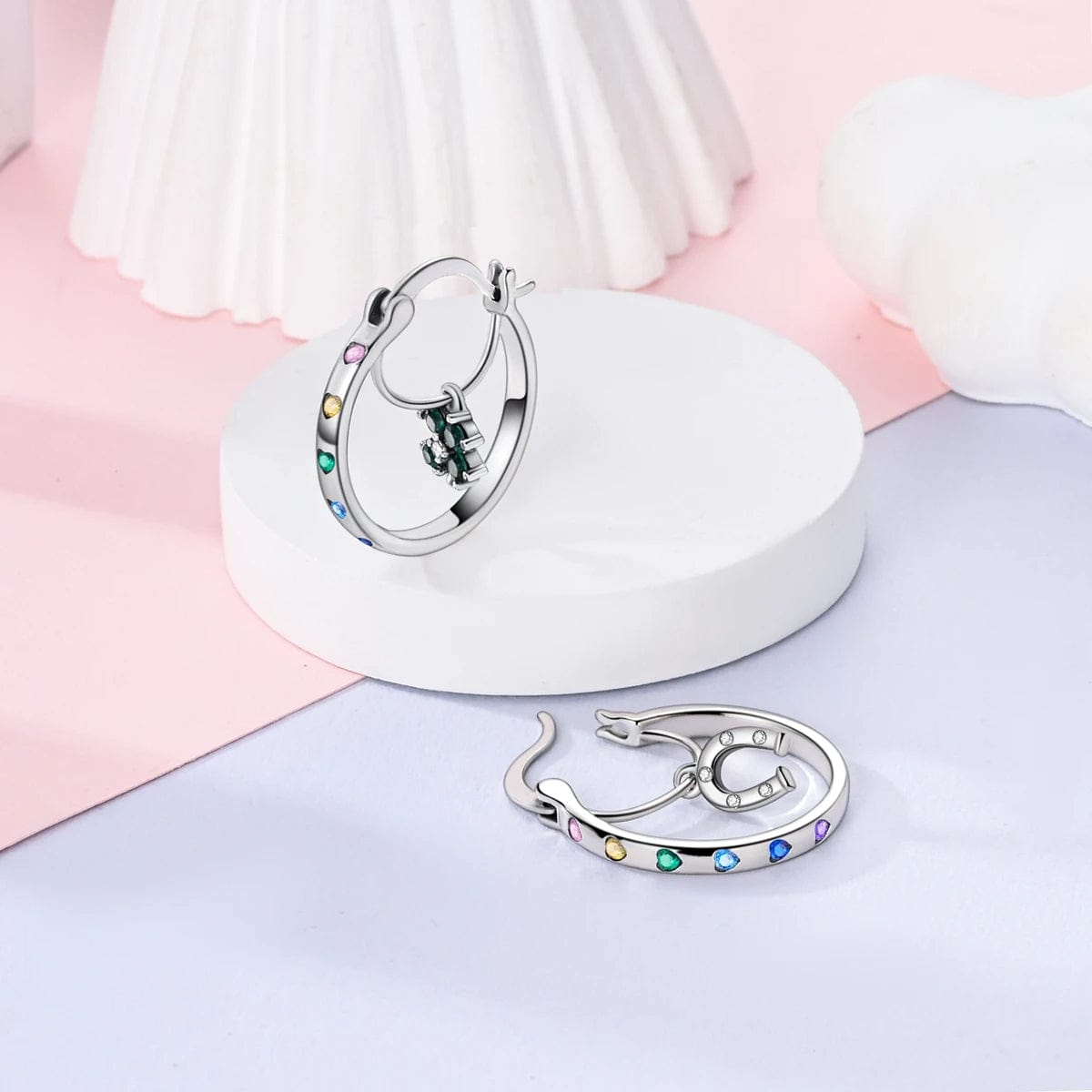 Créoles Fer à Cheval et Trèfle Porte-Bonheur aux Cœurs Multicolores