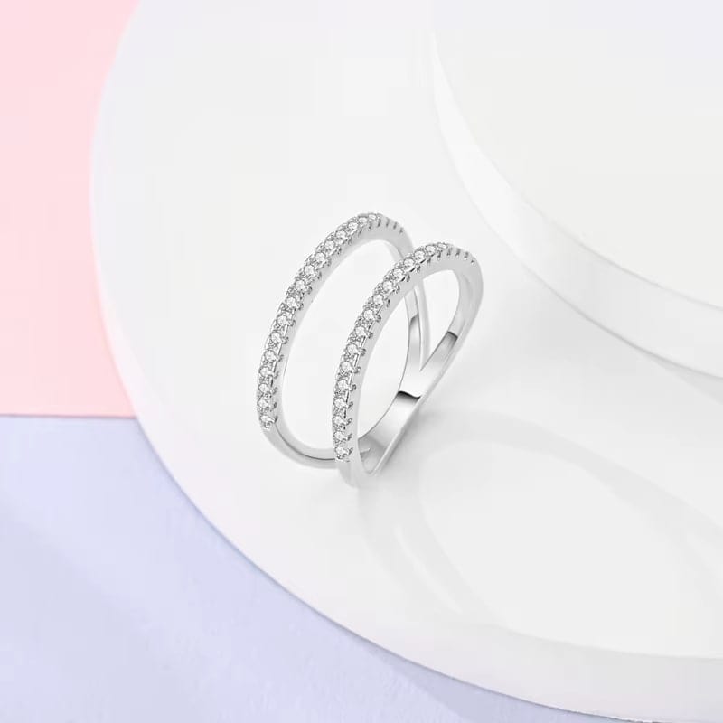 Bague Ajourée Double Rangée à Lignes Parallèles et Pierre Sertie