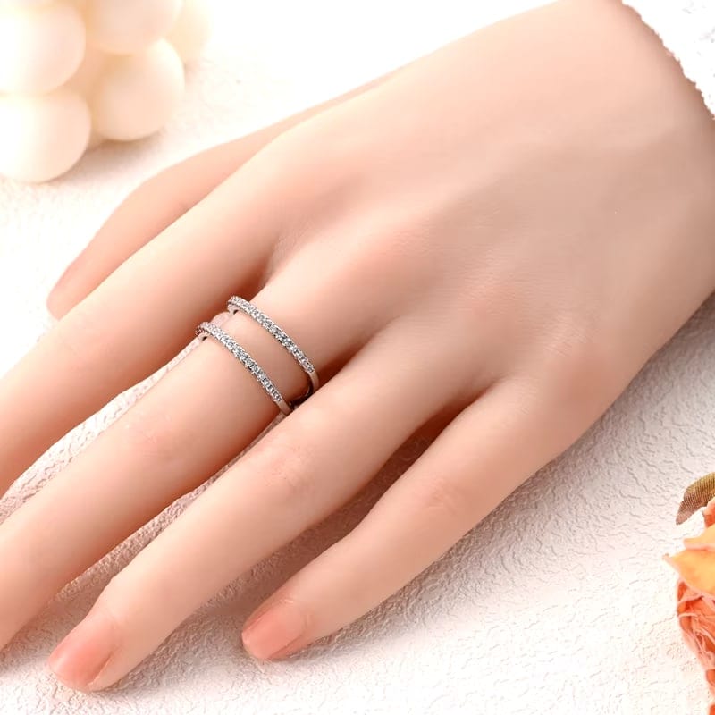 Bague Ajourée Double Rangée à Lignes Parallèles et Pierre Sertie