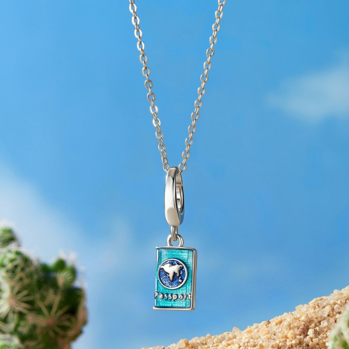 Charm Pendant Passeport