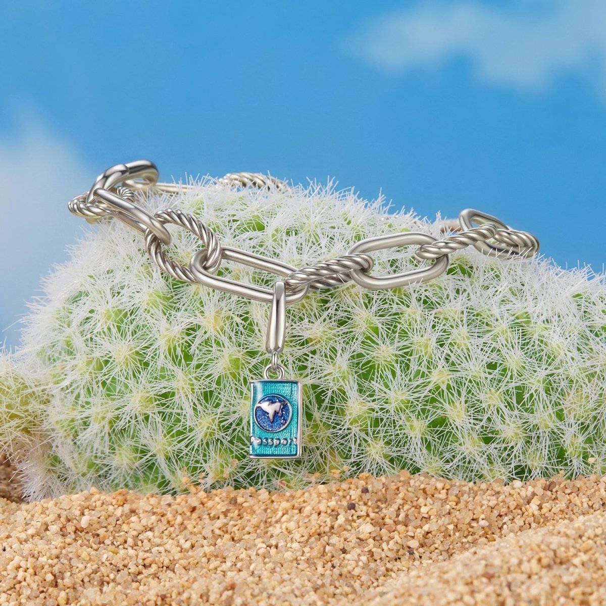 Charm Pendant Passeport