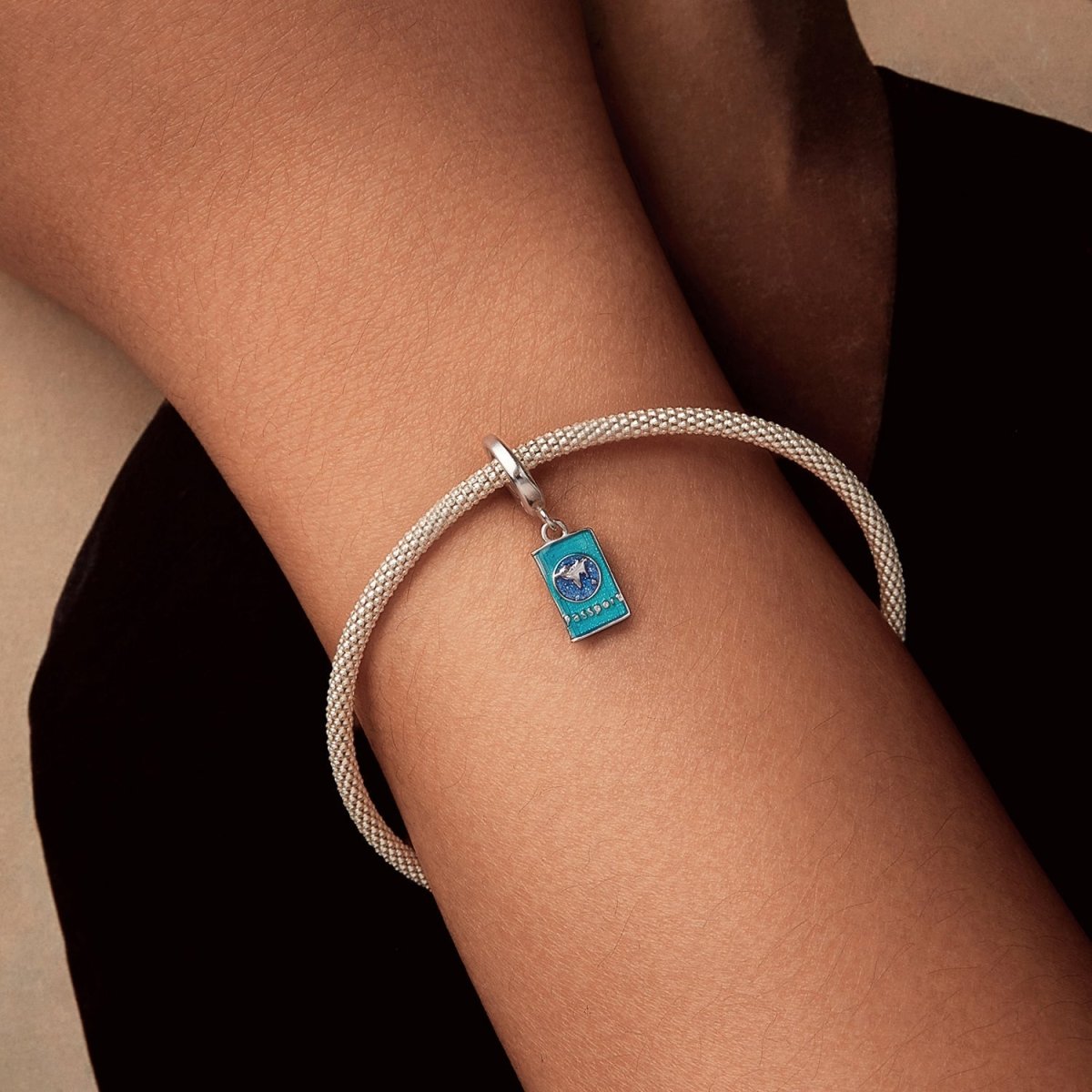 Charm Pendant Passeport